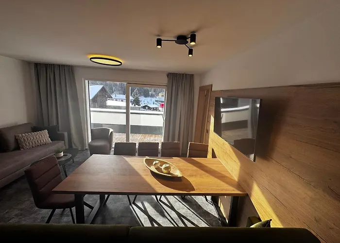 Home's Am Hof Apartmán *